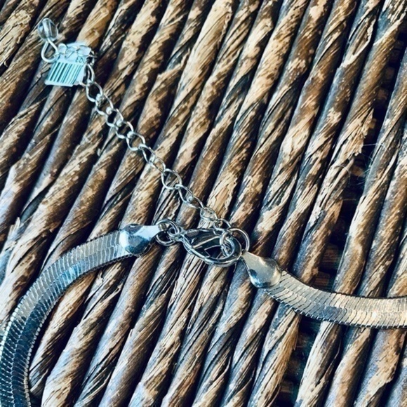 ✨💛 Silver Tone High Shine Flat Pattern Chain ✨✨ - Picture 6 of 7